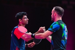 Manav Thakkar gây bất ngờ trước Simon Gauzy tại WTT Champions Doha 2026,