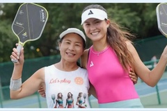 Pickle Peacock: Mẹ Anna Bright và câu chuyện thời trang pickleball đầy sắc màu