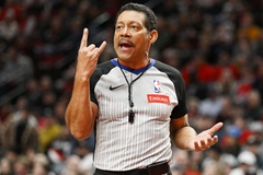 Trọng tài "vui tính" nhất NBA Bill Kennedy dính chấn thương khi đang làm nhiệm vụ, chưa rõ ngày trở lại