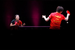 Ying Han gây địa chấn ở tứ kết WTT Champions Doha 2026, loại hạt giống số 1 Wang Manyu sau 7 ván nghẹt thở