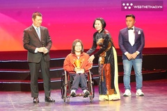 Chủ nhân Cúp Chiến thắng 2025: Thông điệp sống kỳ diệu của VĐV bơi khuyết tật Vi Thị Hằng