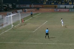 Xuân Son đá hỏng phạt đền phút bù giờ, Nam Định đánh rơi chiến thắng khó tin