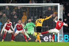 Arsenal tuột mất chiến thắng với bàn thua từ phản lưới nhà ở phút bù giờ