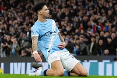 Man City rút ngắn khoảng cách với Arsenal từ 9 xuống còn 2 điểm