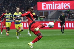 Bàn thua gây tranh cãi khiến AC Milan hết hy vọng vô địch Serie A