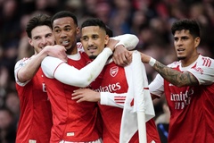 Arsenal chứng tỏ vị thế "vua phạt góc" để hạ gục Chelsea ở phút bù giờ