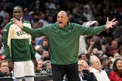 Khủng hoảng Milwaukee Bucks: "Tịt ngòi" hơn 10 phút, tự dâng chiến thắng cho Chicago Bulls