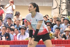 Vi Thị Như Quỳnh ra mắt Hà Nội Tasco Auto tại giải bóng chuyền hội làng Kim Thiều