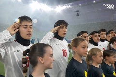 Cầu thủ nữ Iran hát quốc ca, thực hiện kiểu chào đặc biệt ở Asian Cup 2026