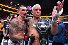 Kết quả UFC 326: Max Holloway bất lực mất đai BMF vào tay "Ông hoàng khóa siết" Oliveira