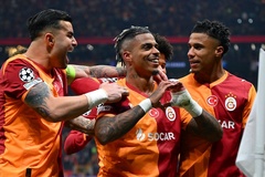 Liverpool may mắn thoát khỏi thảm họa trên sân Galatasaray