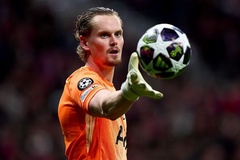 Thủ môn Tottenham mắc sai lầm nghiêm trọng và bị thay ra sau 17 phút trong nước mắt