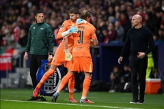 CĐV Tottenham "tố" Romero ra lệnh cho HLV Tudor thay Kinsky ra khỏi sân sau 17 phút