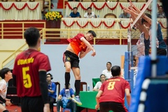 Đối chuyền 3 lần VĐQG Nguyễn Văn Hạnh thử thách với chiếc ghế nóng HLV bóng chuyền Công An Tp.HCM