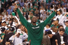 Huyền thoại Kevin Garnett mỉa mai NBA hiện đại: "Đây là biểu diễn tạp kỹ, không phải thể thao"