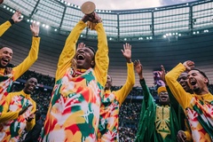 Senegal trưng bày chiếc cúp vô địch châu lục sau khi bị thu hồi và trao cho Marốc
