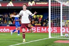 Victor Munoz thăng tiến chóng mặt từ Real Madrid đến tuyển Tây Ban Nha trong chưa đầy một năm