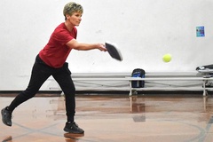 Từ tình nguyện viên đến VĐV quốc gia: Hành trình bất ngờ của Jodi Beavers Brogdon tại U.S. Pickleball Open