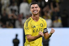 Cristiano Ronaldo lập cú đúp ngay sau khi trở lại, tiến thêm đến mốc 1000 bàn thắng