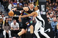 Trận cầu siêu kinh điển Nuggets - Spurs đánh thức ngọn lửa nhiệt huyết của người hâm mộ NBA