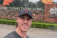 Rời sân đấu, Christian Alshon trải nghiệm Hà Nội và “bất ngờ” với pickleball vỉa hè