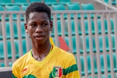 Cuộc chiến công khai mới giữa Barcelona và PSG cho tài năng người Mali