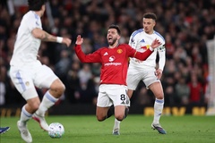 Hành động của Bruno Fernandes khi Leeds ghi bàn khiến CĐV MU trút giận