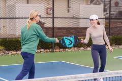 Ai xử lý bóng giữa sân? Bài toán chiến thuật khó nhất của pickleball đôi