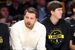 Ghi trung bình 33,5 điểm, Luka Doncic khẳng định đẳng cấp siêu sao với cú đúp giải thưởng NBA 2026