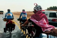 Chuyến đi khắc nghiệt nhất của 2 CĐV Argentina đến World Cup: Đạp xe 7.500 km, băng qua 10 quốc gia