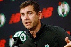 Chèo lái Boston Celtics qua mùa giải khó khăn, GĐKT Brad Stevens ẵm giải thưởng của NBA