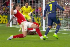Tranh cãi về quả phạt đền không được thổi cho Atletico trong trận gặp Arsenal