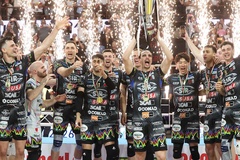Perugia giành lại vương miện bóng chuyền Ý, libero 41 tuổi Colaci đoạt MVP