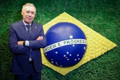 HLV Carlo Ancelotti sẽ ở lại tuyển Brazil thêm 4 năm nữa với mục tiêu mới