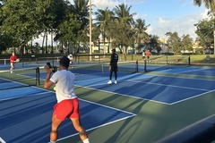 Pickleball đối mặt áp lực cộng đồng khi mở rộng ra các không gian ven biển