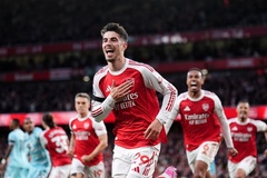 Arsenal chỉ còn cách chức vô địch Ngoại hạng Anh 90 phút sau chiến thắng sít sao