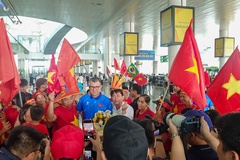 U17 Việt Nam mang niềm tự hào World Cup trở về Hà Nội