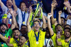 Vô địch sau 1828 ngày: Ronaldo ăn mừng đặc biệt cùng Georgina Rodriguez