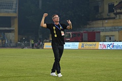 HLV ngoại tạo thế áp đảo ở nhóm đầu V.League