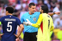 Ba quyết định trọng tài gây tranh cãi trận PSG vs Arsenal và lời giải từ chuyên gia