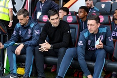 HLV Iraola đồng ý đến Liverpool với yêu cầu nghiêm ngặt về đội ngũ trợ lý