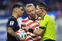 Đội trưởng Mỹ Tim Ream đi vào lịch sử World Cup khi VAR "hủy thẻ vàng"