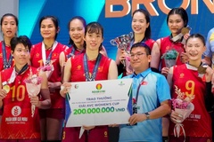 Đội tuyển bóng chuyền nữ Việt Nam nhận thưởng nóng từ NTT Phân bón Cà Mau