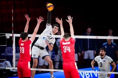 Đối chuyền 21 tuổi khiến nhà ĐKVĐ VNL Ba Lan chết lặng!