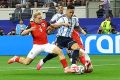 Quả phạt đền mà Messi đá hỏng ở phút thứ 8: Vì sao trọng tài thổi phạt là chính xác?
