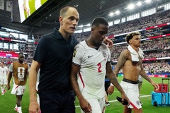 Các cầu thủ Anh lên xe buýt đến sân HLV Tuchel mới công bố đội hình xuất phát
