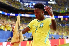 Vinicius bùng nổ trong ngày Brazil thắng đậm và chiếm ngôi đầu bảng