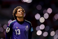 Thủ môn Ochoa và nụ hôn từ biệt sân Azteca: Cái kết của "mối tình World Cup"