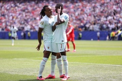 Pháp lần thứ hai toàn thắng ở vòng bảng World Cup trong đêm rực sáng của Dembele