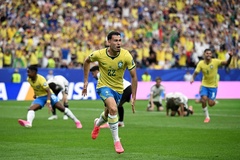 Martinelli đóng vai người hùng ở phút 90+6 đưa Brazil vào vòng 1/8